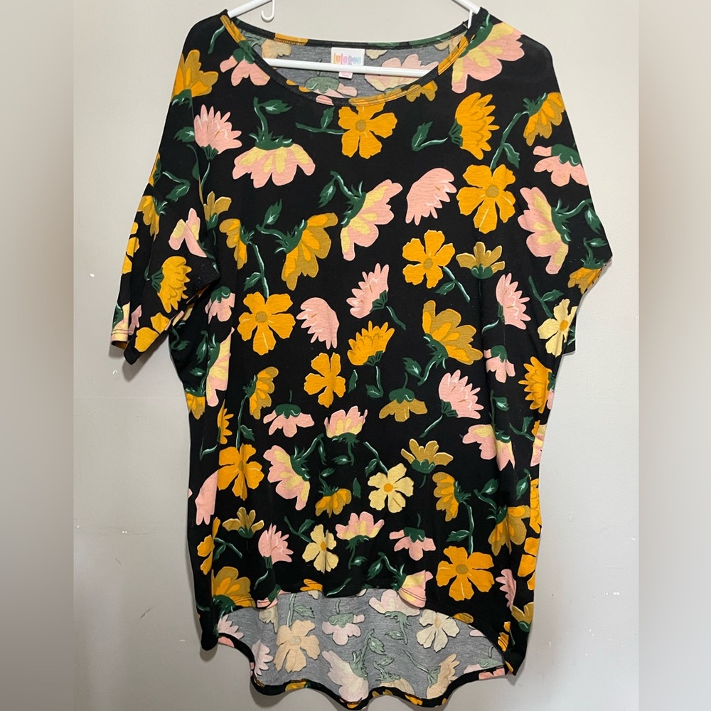 Floral Shirt 🌻🌻 4 for $25 bundle🌻🌻